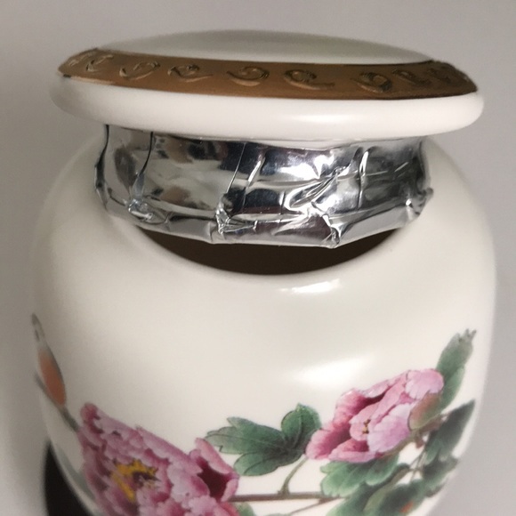 Fine ceramic Trinket jar, loose tea holder, made in Taiwan - Picture 7 of 7